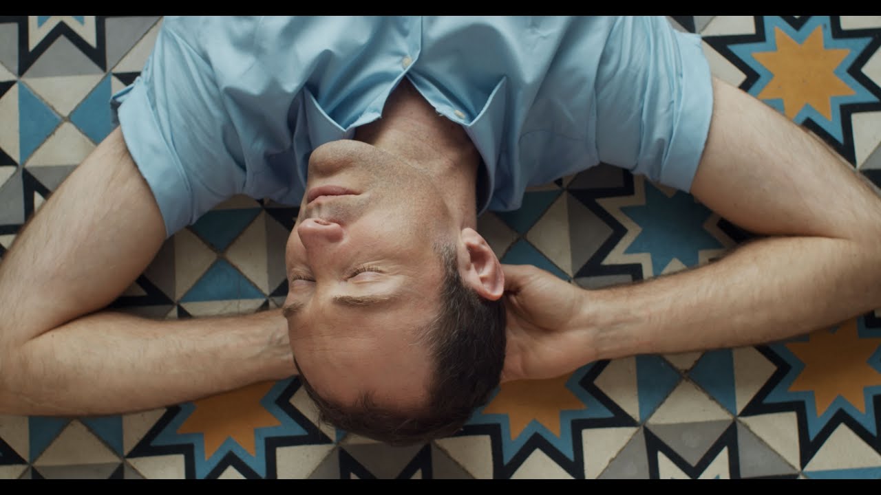 Image du clip Viens de Tropic Hotel, adaptation de Sem Fantasia